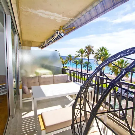 Luxury Sea Front Promenade アパート *