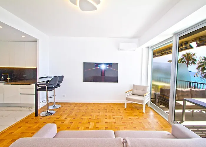 Luxury Sea Front Promenade *